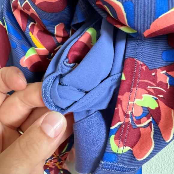 Athleta Blue Floral Printed Conscious Crop Racerback Top A-C Cups Women's S NWT - Picture 5 of 7